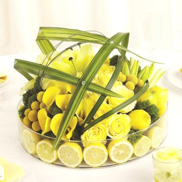 Having edible table arrangements make an ordinary wedding reception more 